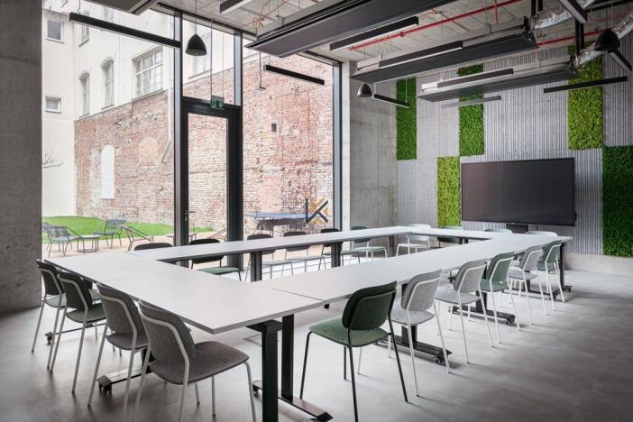 Pronájem kanceláře, Praha, Pernerova, 300 m2