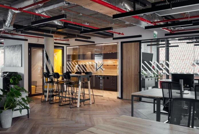 Pronájem kanceláře, Praha, Pernerova, 300 m2