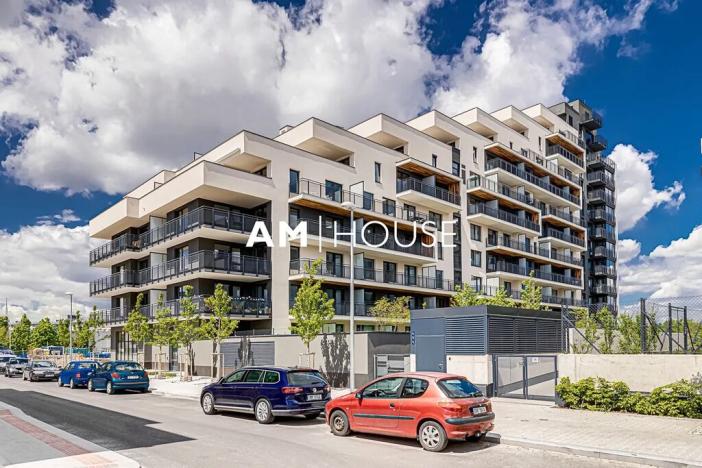 Pronájem garáže, Praha - Strašnice, Zvěřinova, 12 m2