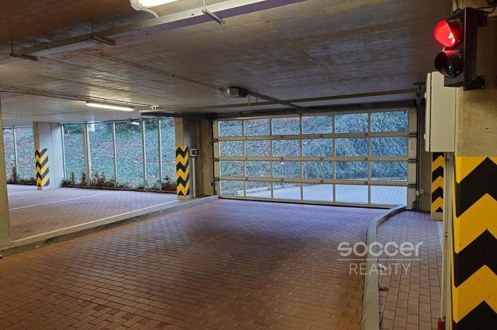 Pronájem garážového stání, Praha - Střížkov, Zakšínská, 20 m2