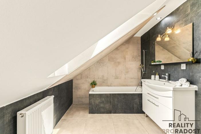 Prodej rodinného domu, Králův Dvůr - Křižatky, 240 m2