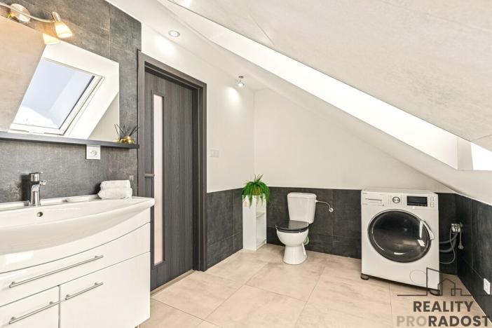 Prodej rodinného domu, Králův Dvůr - Křižatky, 240 m2