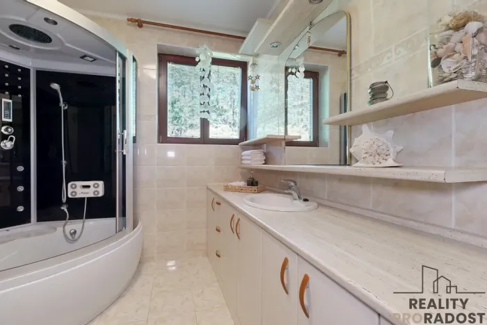 Prodej rodinného domu, Králův Dvůr - Křižatky, 240 m2