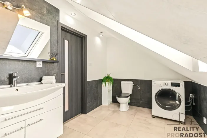 Prodej rodinného domu, Králův Dvůr - Křižatky, 240 m2