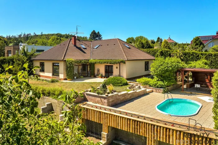 Prodej rodinného domu, Králův Dvůr - Křižatky, 240 m2