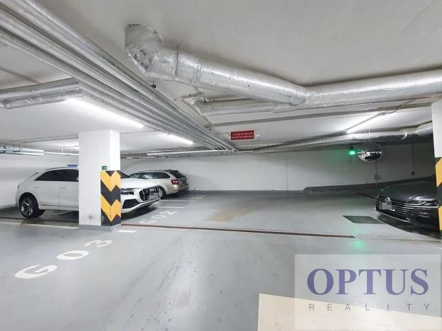 Pronájem garážového stání, Praha - Libeň, U svobodárny, 17 m2