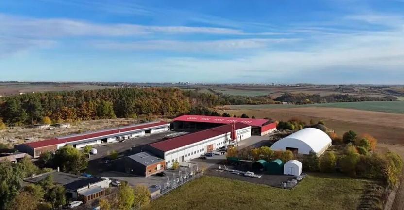 Pronájem výrobních prostor, Tachlovice, Karlštejnská, 28800 m2