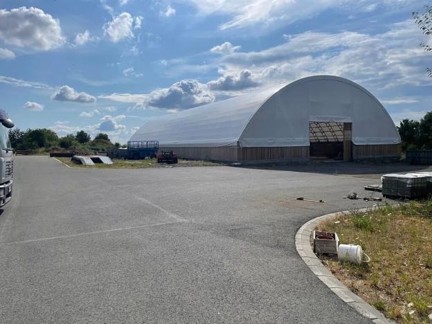 Pronájem výrobních prostor, Tachlovice, Karlštejnská, 28800 m2