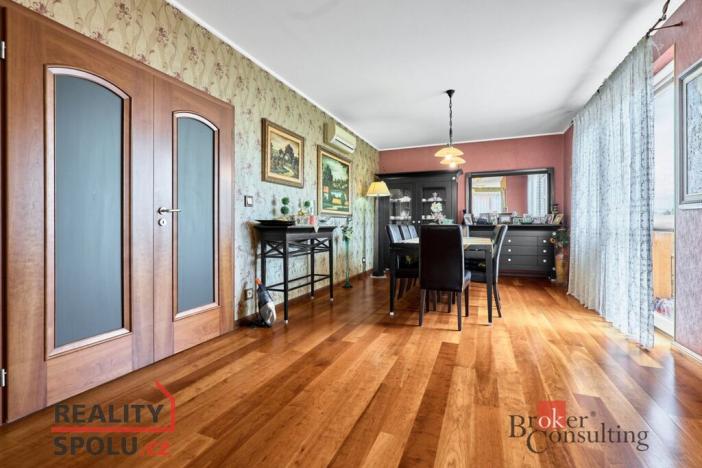 Prodej bytu 4+1, Karlovy Vary - Drahovice, Zbrojnická, 140 m2