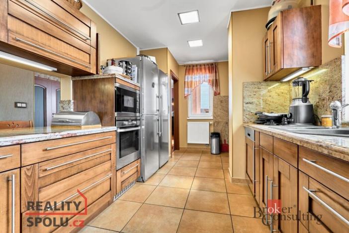 Prodej bytu 4+1, Karlovy Vary - Drahovice, Zbrojnická, 140 m2