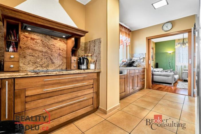 Prodej bytu 4+1, Karlovy Vary - Drahovice, Zbrojnická, 140 m2