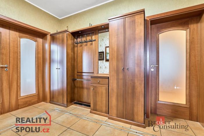 Prodej bytu 4+1, Karlovy Vary - Drahovice, Zbrojnická, 140 m2