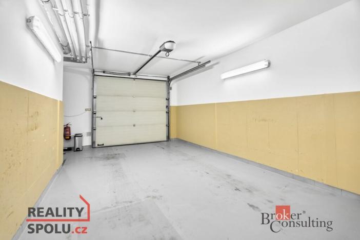 Prodej bytu 4+1, Karlovy Vary - Drahovice, Zbrojnická, 140 m2