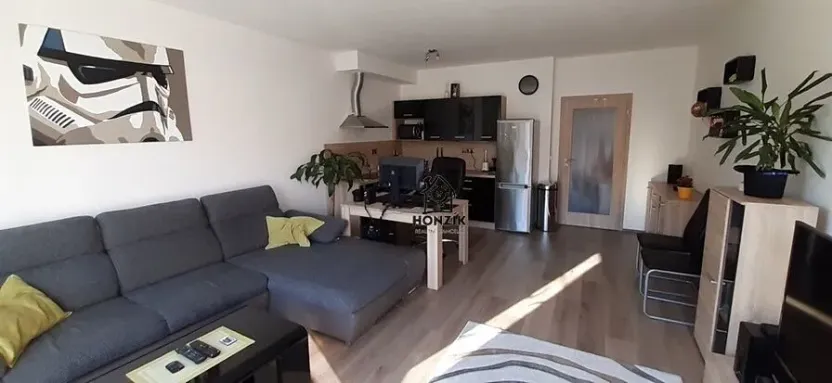 Prodej bytu 1+kk, Strančice, Náměstí Emila Kolbena, 37 m2