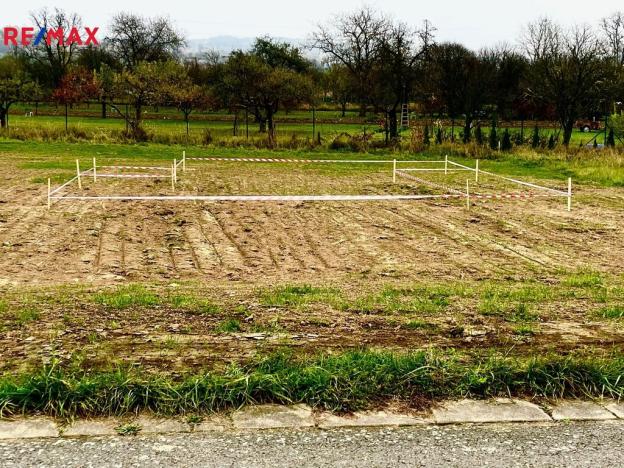 Prodej pozemku pro bydlení, Lazníky, 577 m2