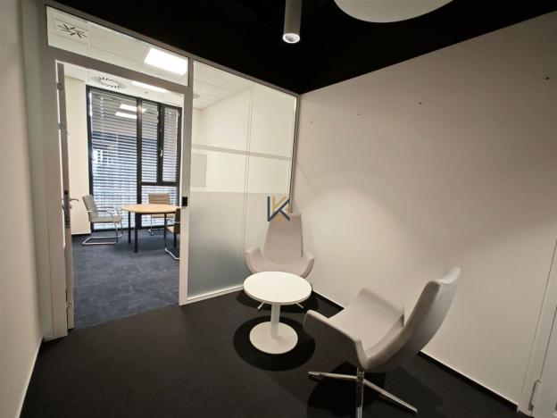 Pronájem kanceláře, Praha - Karlín, Sokolovská, 230 m2