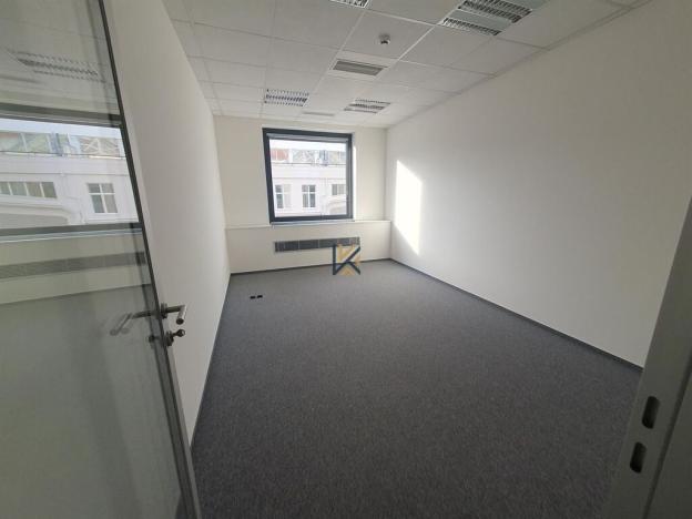 Pronájem kanceláře, Praha - Karlín, Thámova, 309 m2