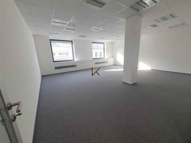 Pronájem kanceláře, Praha - Karlín, Thámova, 309 m2