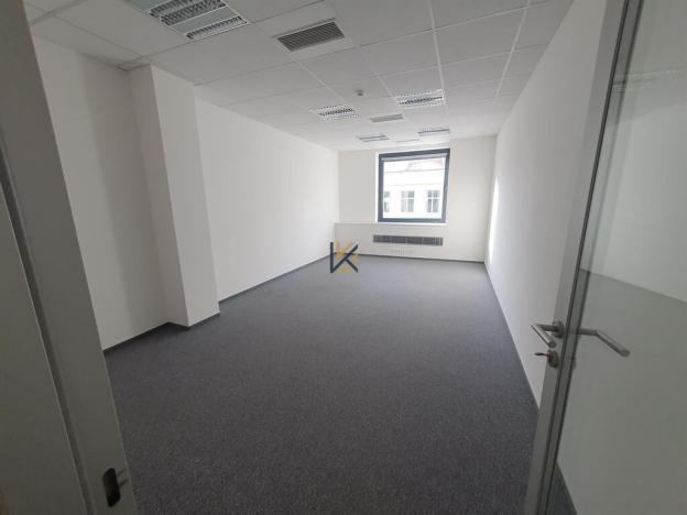 Pronájem kanceláře, Praha - Karlín, Thámova, 309 m2