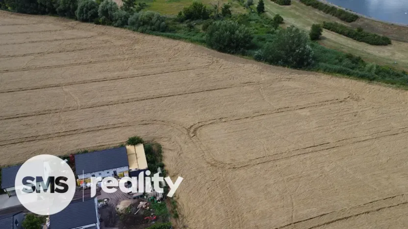 Prodej pole, Milovice, 3519 m2