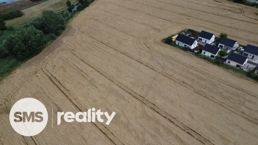 Prodej pole, Milovice, 3519 m2