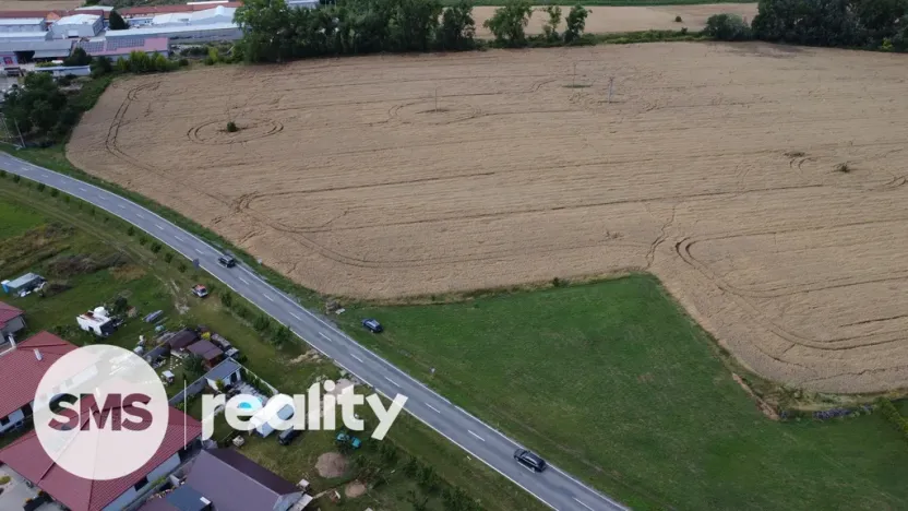 Prodej pole, Milovice, 3519 m2