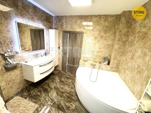 Prodej rodinného domu, Lišov, 160 m2