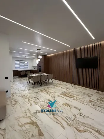 Prodej vícegeneračního domu, Užhorod, Ukrajina, 122 m2