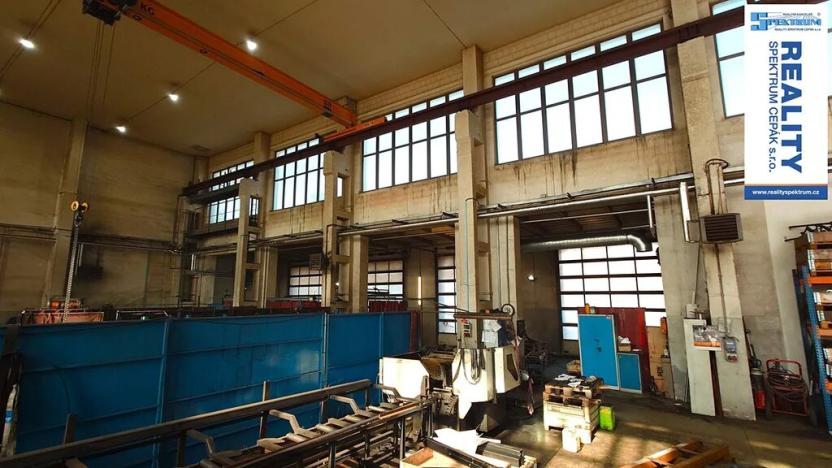 Pronájem výrobních prostor, Lišov, Hůrecká, 2357 m2