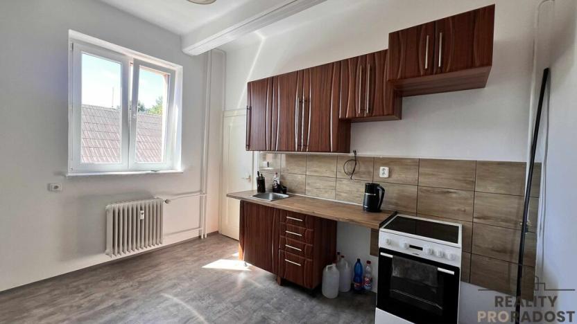 Pronájem bytu 2+1, Třinec, nám. Míru, 80 m2