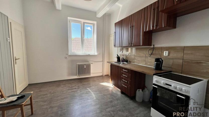 Pronájem bytu 2+1, Třinec, nám. Míru, 80 m2