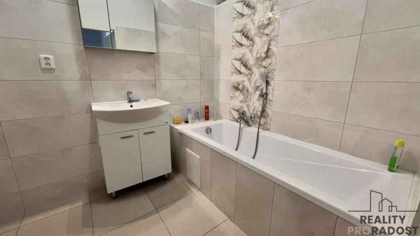 Pronájem bytu 2+1, Třinec, nám. Míru, 80 m2