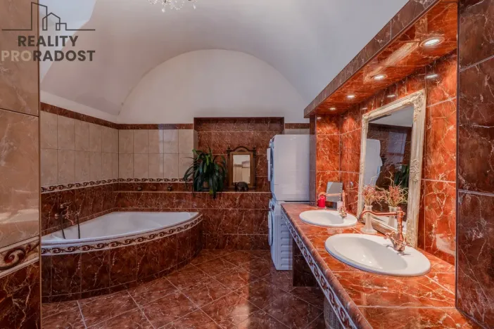 Prodej rodinného domu, Kučerov, 292 m2