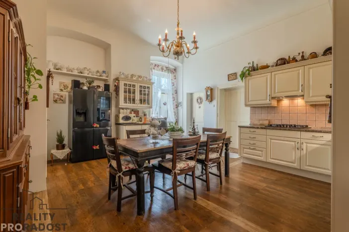 Prodej rodinného domu, Kučerov, 292 m2