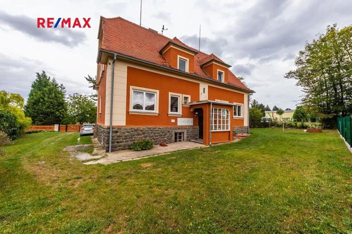 Pronájem bytu 1+1, Jesenice, Školní, 45 m2