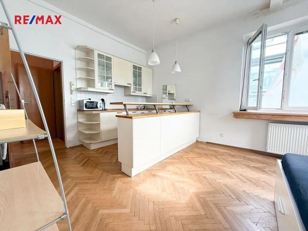 Pronájem bytu 1+kk, Praha - Holešovice, U Pergamenky, 28 m2