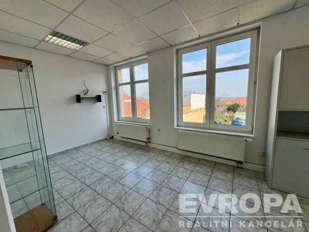 Pronájem kanceláře, Kralovice, nám. Osvobození, 54 m2