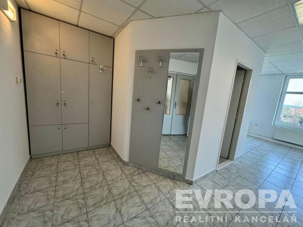 Pronájem kanceláře, Kralovice, nám. Osvobození, 54 m2