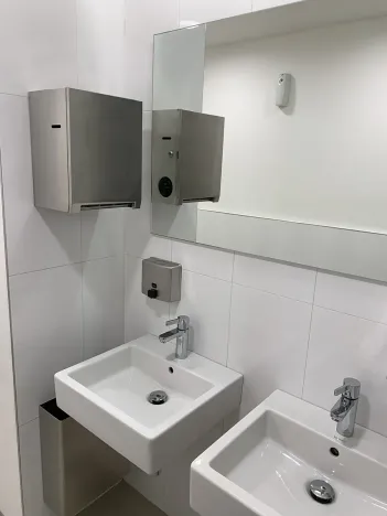 Pronájem kanceláře, Brno, Holandská, 936 m2