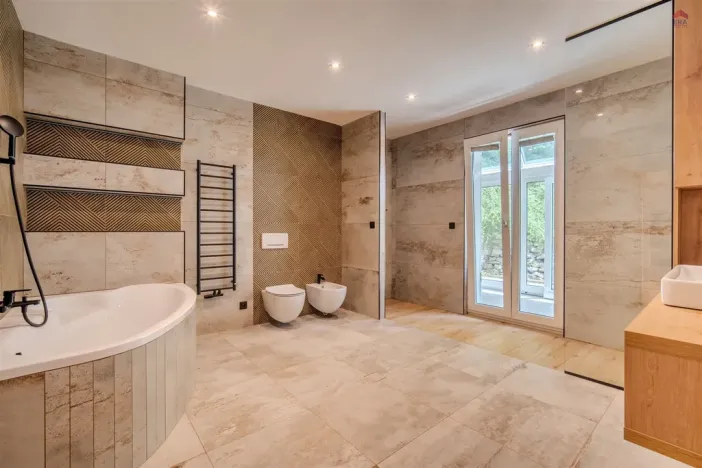 Prodej rodinného domu, Turnov - Bukovina, 450 m2