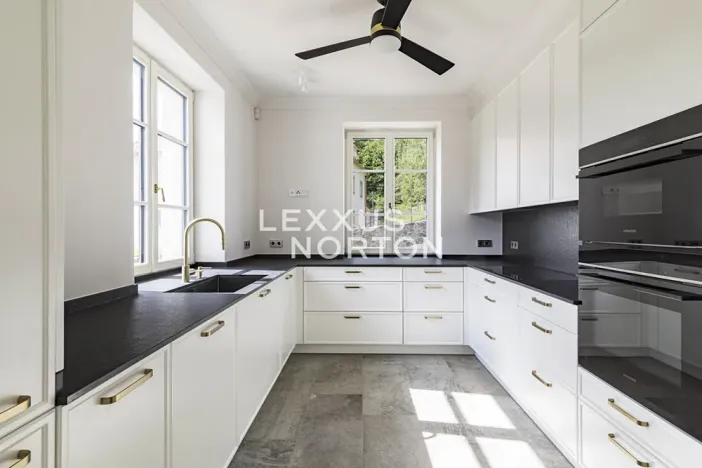 Prodej vily, Praha - Dejvice, V Šáreckém údolí, 253 m2