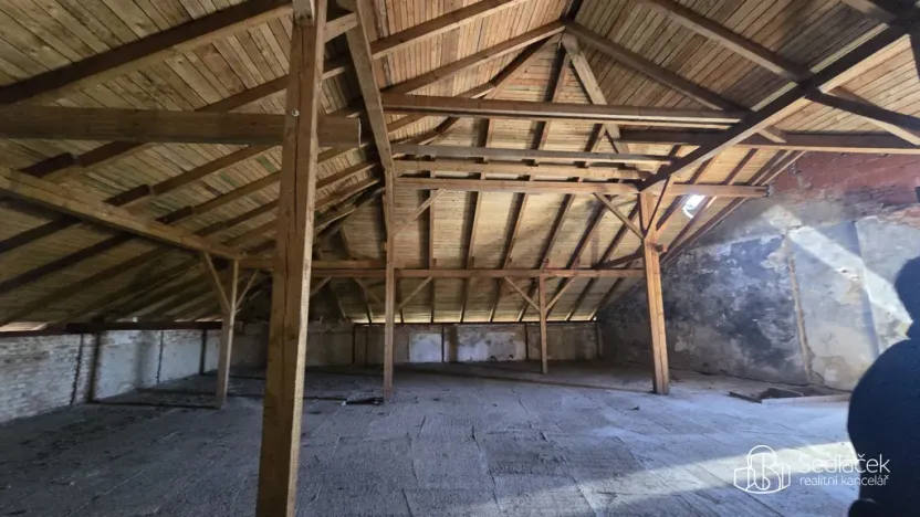 Prodej komerční nemovitosti, Sokolov, Nádražní, 1600 m2