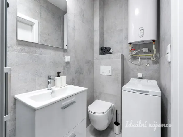 Pronájem bytu 1+kk, Praha - Kyje, Za černým mostem, 24 m2