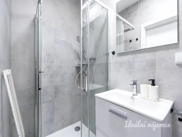 Pronájem bytu 1+kk, Praha - Kyje, Za černým mostem, 24 m2