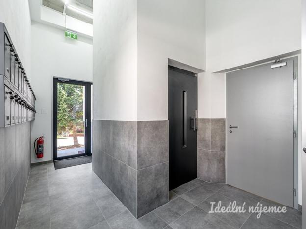 Pronájem bytu 1+kk, Praha - Kyje, Za černým mostem, 24 m2