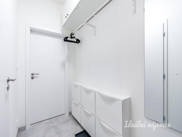 Pronájem bytu 1+kk, Praha - Kyje, Za černým mostem, 24 m2