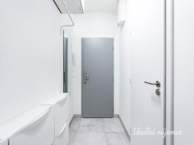 Pronájem bytu 1+kk, Praha - Kyje, Za černým mostem, 24 m2