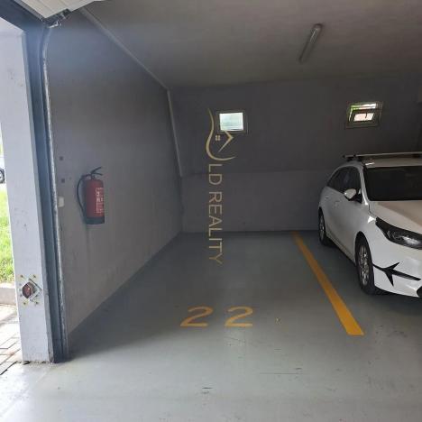 Pronájem garážového stání, Olomouc, gen. Píky, 12 m2