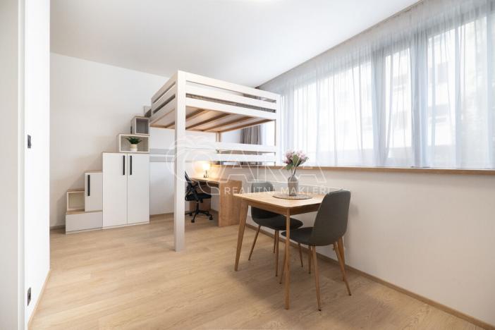 Pronájem bytu 1+kk, Praha, Pobřežní, 26 m2