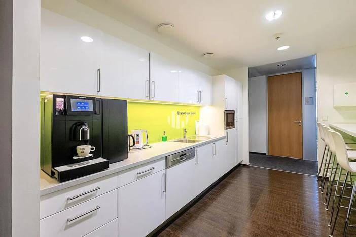 Pronájem kanceláře, Praha - Karlín, Ke Štvanici, 1080 m2